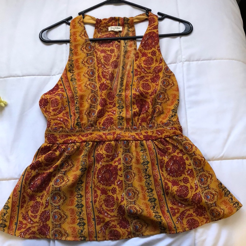 Cute plunge top 💛